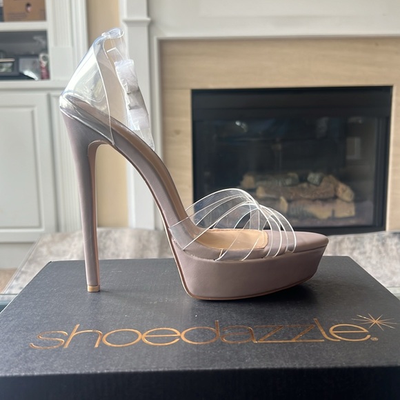 New In Box Tyronica Sphinx Dress Sandal - Picture 7 of 9